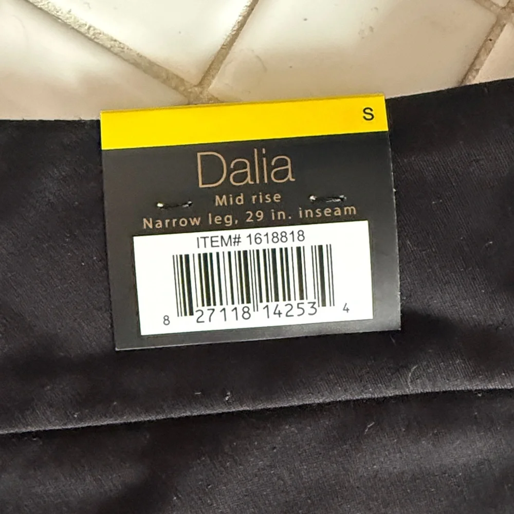 Dalia Women's‎ Black Mid rise Pants with built in tummy control. NWT.